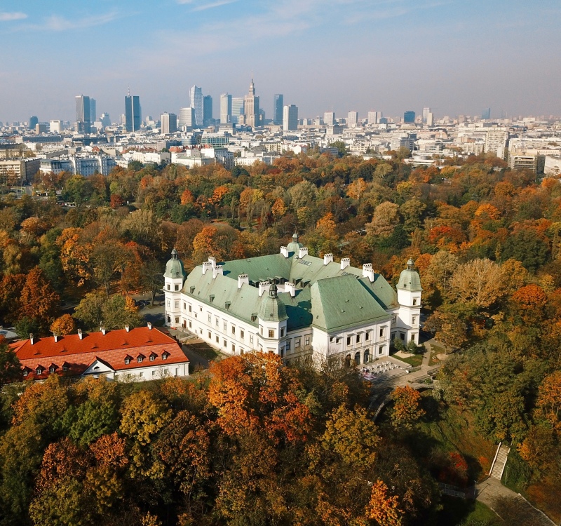 Zmiana godzin otwarcia wystaw, księgarni i&nbsp;biblioteki od&nbsp;01/10/2022