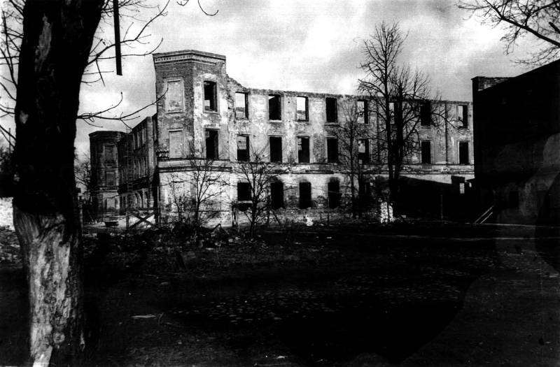 Rekonstrukcja historii Centrum Sztuki Współczesnej i&nbsp;jego siedziby w&nbsp;Zamku Ujazdowskim od&nbsp;1945 do&nbsp;1989