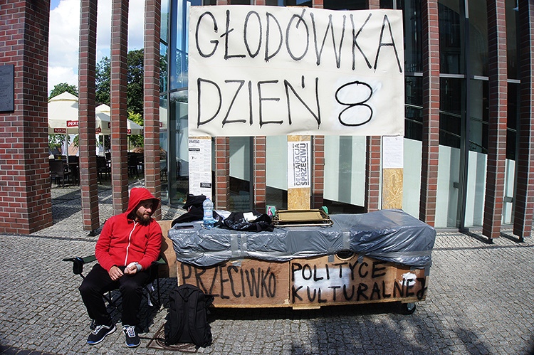 {Na żywo}