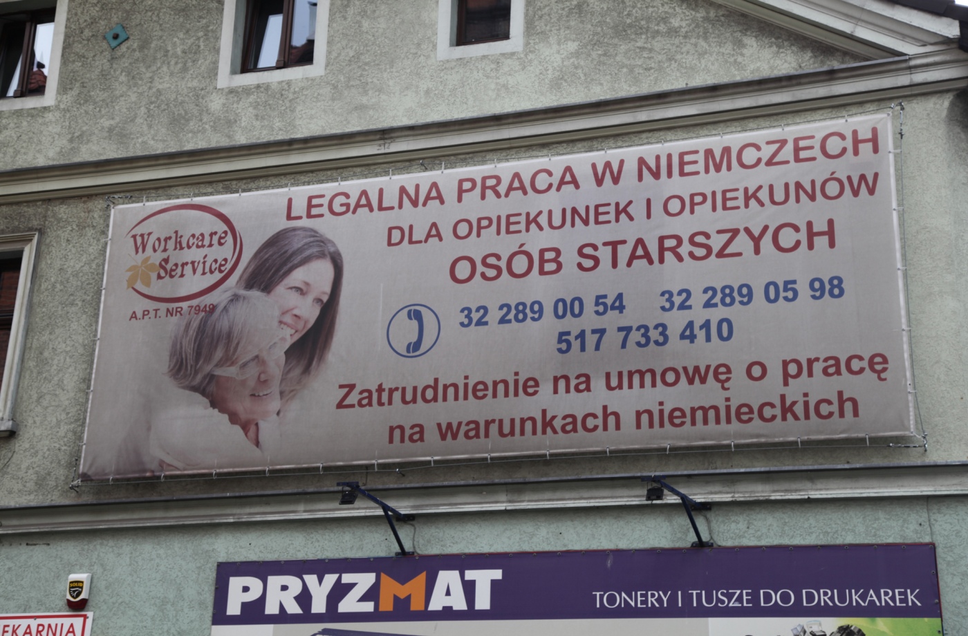 Banner reklamowy na rogu ul. Józefa Jainty i ul. Stanisława Webera w Bytomiu. Zdjęcie: Anna Okrasko.